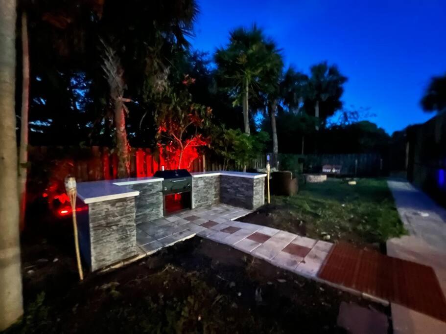Villa Poolside Cocoa Oasis W/ Tiki Bar! Frontenac Exterior foto